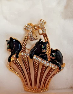 Vintage Kitten Kitty Basket Trifari Pin Black Enamel Cat Gold Tone - Picture 1 of 8