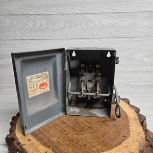 Vintage Cutler-Hammer 4141 H-201 30AMP 2 Pole Safety Switch Box - Picture 1 of 9