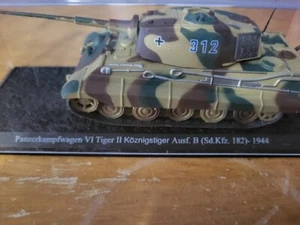 Panzerkampfwagen VI Tiger II Koznigstiger Ausf. B (Sd.Kfz. 182) - 1944 - Picture 1 of 2