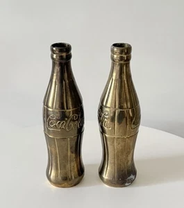 Set di bottiglie Coca-Cola in ottone perfette per decorazioni e fermalibri circa 7" - Foto 1 di 7