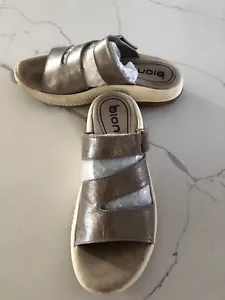 Sandalias sin cordones de cuero Bionica para mujer suela acolchada bronce brillante talla 7 - Imagen 1 de 17