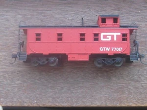 Roundhouse "Grand Trunk Western" 35 Ft Cupola Caboose. RN77017. HO Scale. - Picture 1 of 6