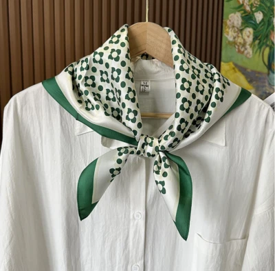 Pure 14 Momme Twill Silk Wrap Scarf Bandanna Floral Print Square Shawl 68X68cm - Image 1 of 4