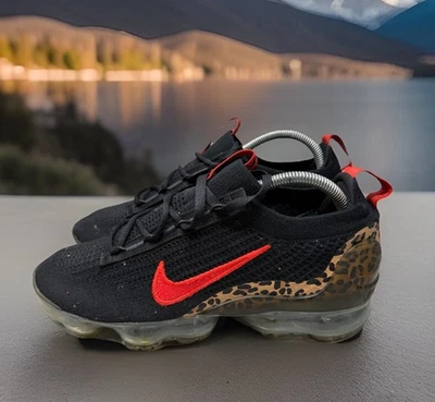 耐克女式 Vapormax Flyknit 豹纹黑色 Habanero 红色 DH4090-001 尺码 10 — 第 1/4 张图片