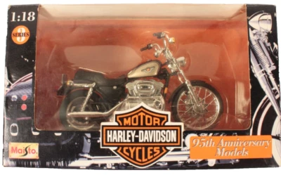 Maisto 1:18 Harley-Davidson XL 1200C Sportster 1200 Custom, Series 3, 95th Ann. - Image 1 of 3