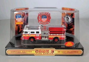 Code 3 Seagrave 1998 Fire Truck #235 FDNY Fire Dept of New York City 1:64 #12302 - Bild 1 von 19