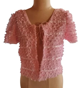 intage Pink Lace Bed Jacket 1950s Ruffle Sheer Nylon 46cm Long 40cm Bust - Foto 1 di 5