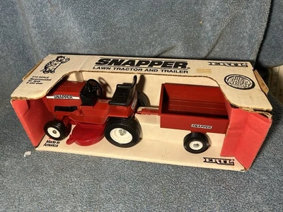 1988 Ertl 1/12 scale Snapper Lawn Tractor And Trailer #4175 OB - Image 1 of 4