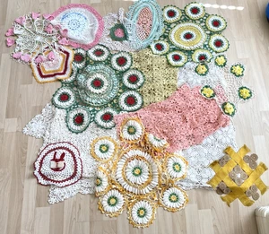 Lote De Colección De 24 Manteles De Ganchillo, Manteles Individuales, Tapetes - Buena Variedad - Imagen 1 de 13