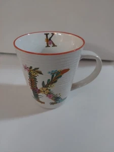 Taza de café Pier 1 cerámica "K" floral 16 OZ - Imagen 1 de 5