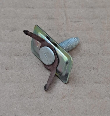 1955 1956 Plymouth Belvedere Savoy Plaza NOS dianteiro traseiro PORTA CINTO MOLDURA CLIPE - Imagem 1 de 3