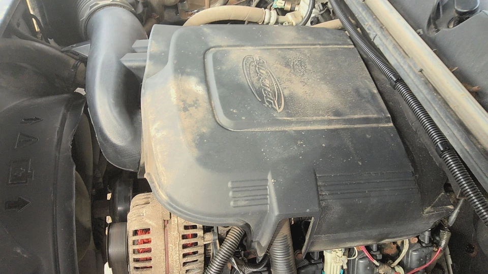 09 CHEVY SILVERADO 2500 Engine Cover Foto 1 de 1