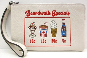 NUEVO CON ETIQUETAS COACH Boardwalk Gráfico Estampado Cuero Guijarro Esquina Muñequera SV/Tiza CU196 - Imagen 1 de 8