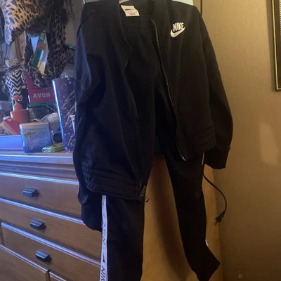 Tuta Nike Jogging Track 2 pezzi in bianco e nero taglia small 5-6 unisex - Immagine 1 di 4