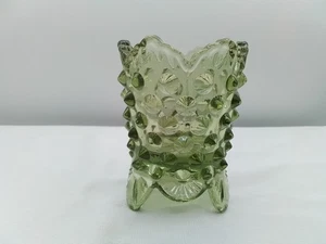 OLIVGRÜNER VOTIVKERZENHALTER MIT NAGELFUSS FENTON KOLONIAL ZAHNSTOCHER VINTAGE - Bild 1 von 11