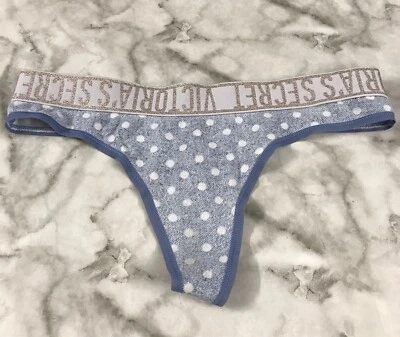 РЕДКИЕ трусики-стринги Victoria's Secret размер M горошек с мерцающим широким логотипом - Изображение 1 из 4