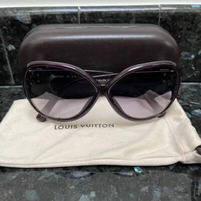 GAFAS DE SOL LOUIS VUITTON LV PARA MUJER MORADO OSCURO MODA DETALLE LATERAL PLATEADO Foto 1 de 4