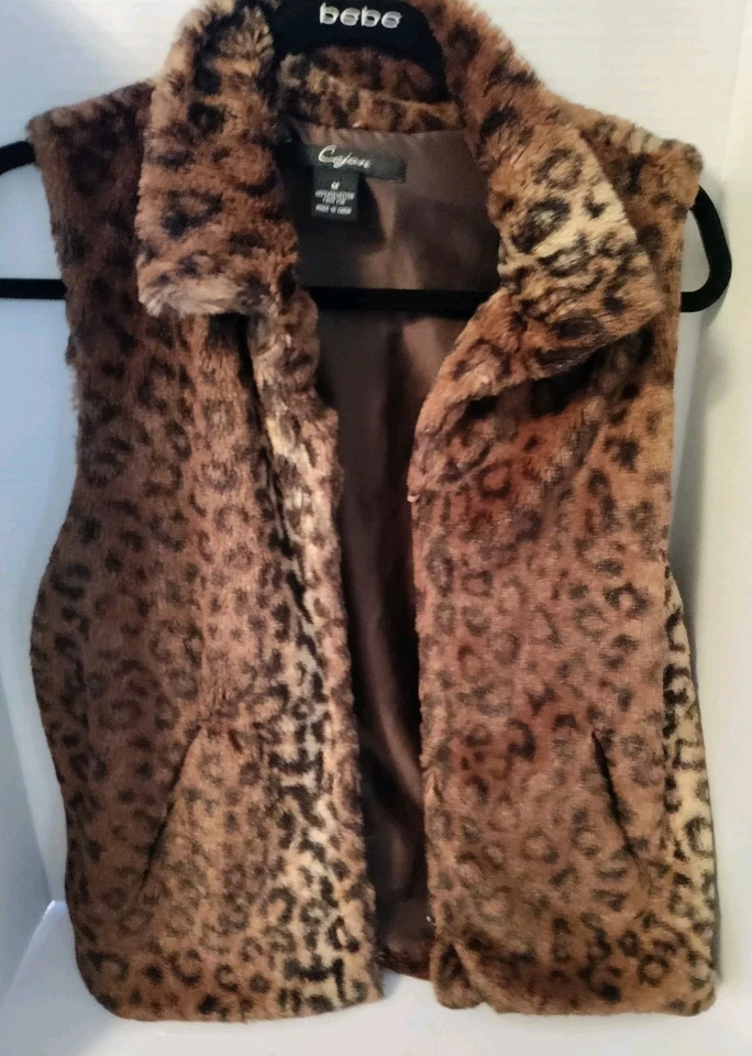 Chaleco Chaqueta con Gancho Frontal de Piel Sintética Estampado Animal Glamour con Talla M Usado en Excelente Condición Foto 1 de 4