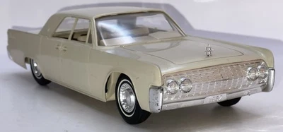 AMT 1962 Lincoln Continental 4-Door Sedan Promo 1/25 Champagne XLNT+, but… - Image 1 of 4
