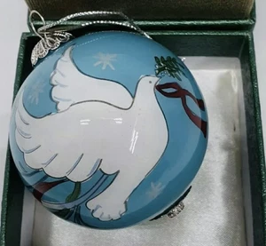 Pier 1 Imports LiBien vidrio pintado a mano adorno de Navidad Peace Dove 2014 2,5” - Imagen 1 de 4