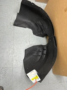 2019 to 2022 Cadillac XT4 Front Fender Liner LH 84557829 - Bild 1 von 2