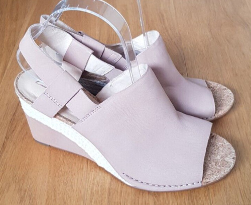Sandali Clarks nudi blush nabuk zeppa. Taglia 6 5D. NUOVO DI ZECCA!