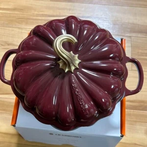 le creuset Halloween Signature Cocotte Pumpkin Rhone Gold Knob 9.4 in - Picture 1 of 6