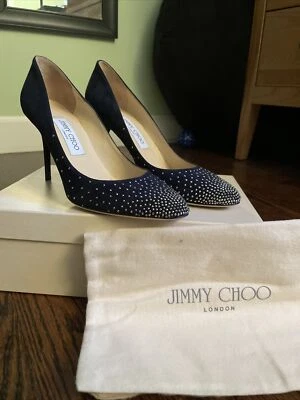 JIMMY CHOO 39 Abel Micro Tachonado Azul Marino Gamuza Bombas Tacones 8 NUEVO EN CAJA Y BOLSA PARA EL POLVO Foto 1 de 4
