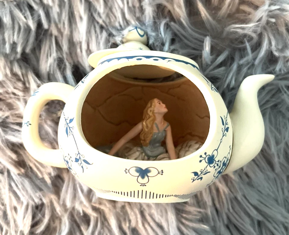 Disney Alicia en el País de las Maravillas 2010 Tetera Figura Coleccionable Decoración Regalo Adorno Foto 1 de 4