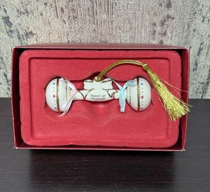 Lenox 2010 Annual "Baby's 1st Christmas" Porzellan Ornament Rassel mit Box - Bild 1 von 4
