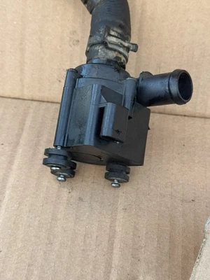 Volkswagen Crafter Man Tge Diesel Water Pump 2.0 diesel manual 2018-On - Image 1 of 3