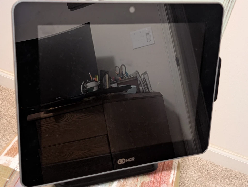 Terminal de pantalla táctil POS 15" NCR 7761-3100-0063 con soporte con fuente de alimentación Foto 1 de 1