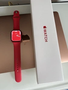 Apple Watch Series 8 45mm Aluminiumgehäuse mit Sportarmband in (PRODUCT)RED top - Zdjęcie 1 z 10