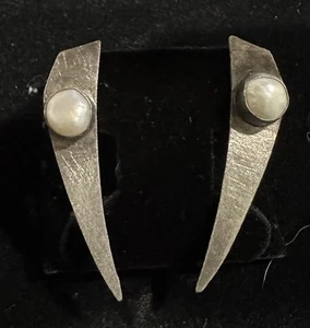 Balaam Brushed STERLING SILVER FRESH WATER PEARL Triangle EARRINGS Brutalist - Picture 1 of 12
