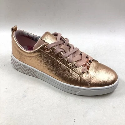 Ted Baker Kelleip Entrenador Plano Metálico Oro Rosa Guijarro Cuero Talla 7/37.5 Nuevo Sin Caja Foto 1 de 4
