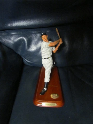 JOE DIMAGGIO DANBURY MINT LIMITED ED FIGURINE Cover