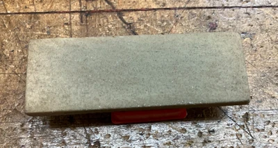 Pequeña piedra de afilar translúcida dura vintage de Arkansas Foto 1 de 4