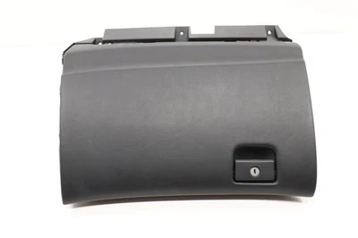 Guantera derecha Infiniti QX60 2016-2020 almacenamiento OEM 681029NF2A NEGRA_G Foto 1 de 4