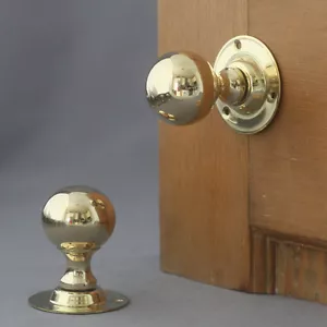 Boutons de porte boule en laiton Edwardian - Photo 1 sur 10