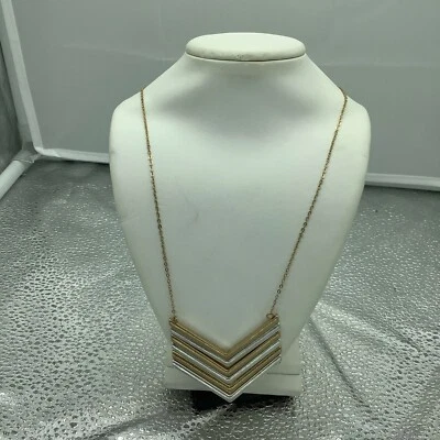 Noir Gold Sliver Pleated Wide Pendant 14 inch Long Chain Fashion Wear Necklace - Imagem 1 de 3