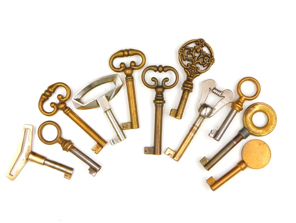 VINTAGE,Lot 11 anciennes clés,clef de meuble,commode,Buffet,placard,serrure,key - Photo 1/4