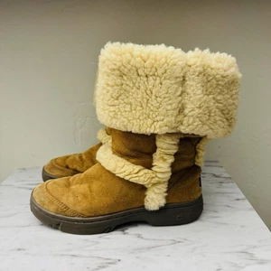Bota de invierno UGG Sunburst alta estilo piel de oveja gamuza tostada para mujer talla 8” - Imagen 1 de 9