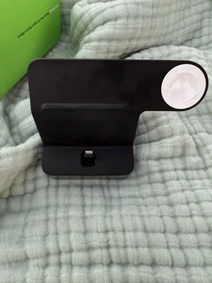 Belkin - Base de carga PowerHouse para iPhone + Apple Watch Foto 1 de 4