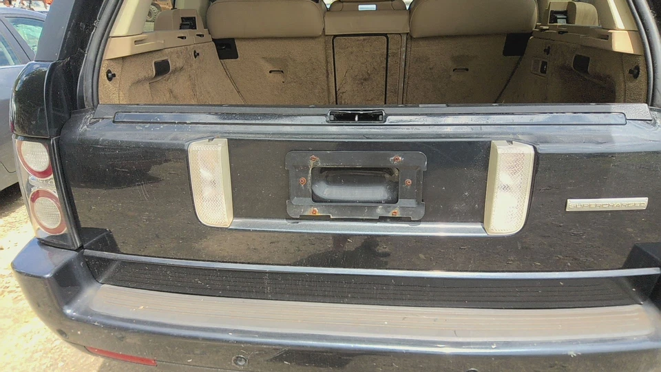 12 RANGE ROVER Trunk/Lid Lowersumatra Black 797 - Изображение 1 из 1