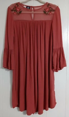 Boho Shift 连衣裙 Sheer Yoke S Dusty Rose Bell Sleeves 花卉刺绣 66 号公路 — 第 1/4 张图片