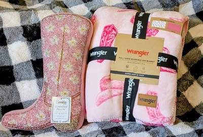 MANTA Y ALMOHADA WRANGLER Western ROSA VAQUERA SOMBRERO BOTA Felpa Reversible Q 90X90 Foto 1 de 4
