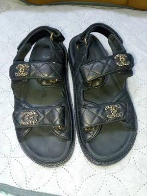 Sandalias Chanel de cuero negras talla UE 37C Foto 1 de 4