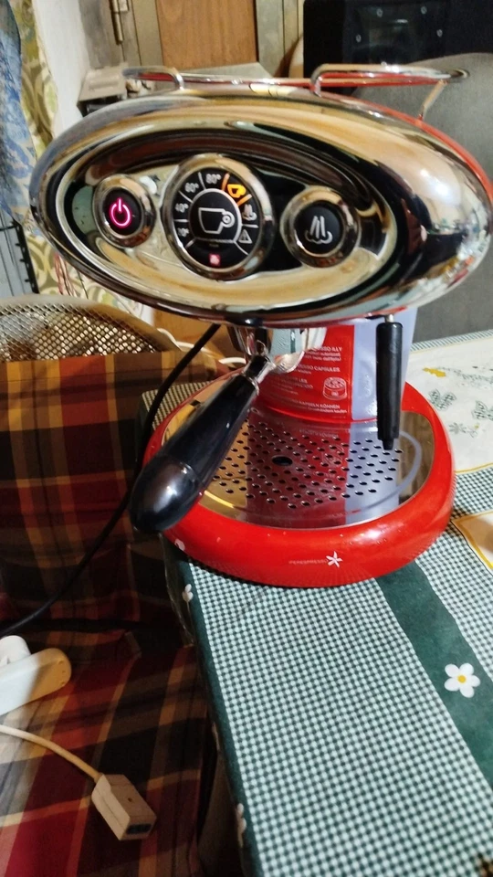 MACCHINA DA CAFFè ILLY X7.1 capsule usata pochissimo come nuova! - Immagine 1 di 2