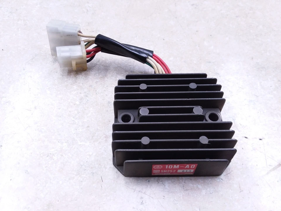 Regulador rectificador de voltaje Yamaha 1100 Maxim XJ XJ1100 1982 ANX-C40 PJ Foto 1 de 4