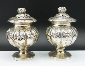 A PAIR OF GEORGE IV STERLING SILVER POUNCE POT BY BERNARD FAMILY, LONDON, 1829 - Picture 1 of 24
